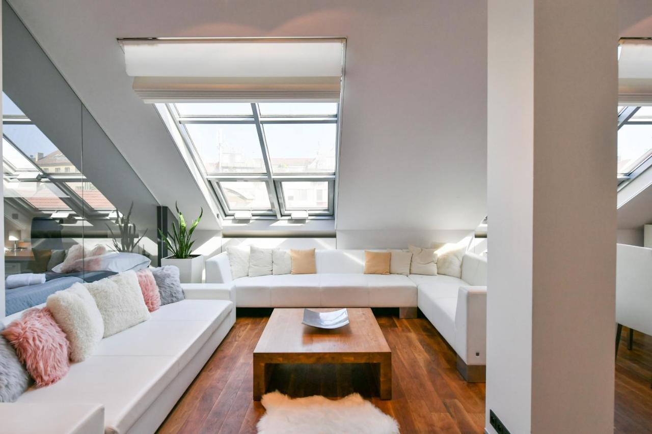 Luxury Penthouse With Sauna, Terrace, 250m2, 5bdrm, 3bthrm * Praag