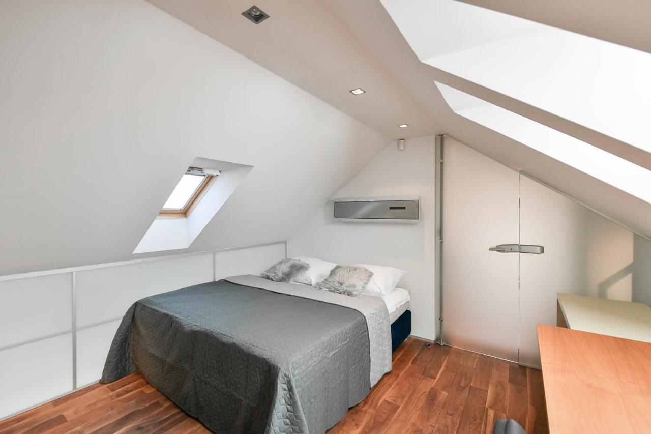 Luxury Penthouse With Sauna, Terrace, 250m2, 5bdrm, 3bthrm * Praag