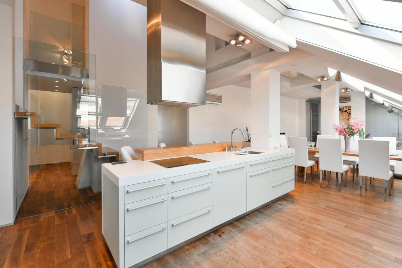Luxury Penthouse With Sauna, Terrace, 250m2, 5bdrm, 3bthrm * Praag