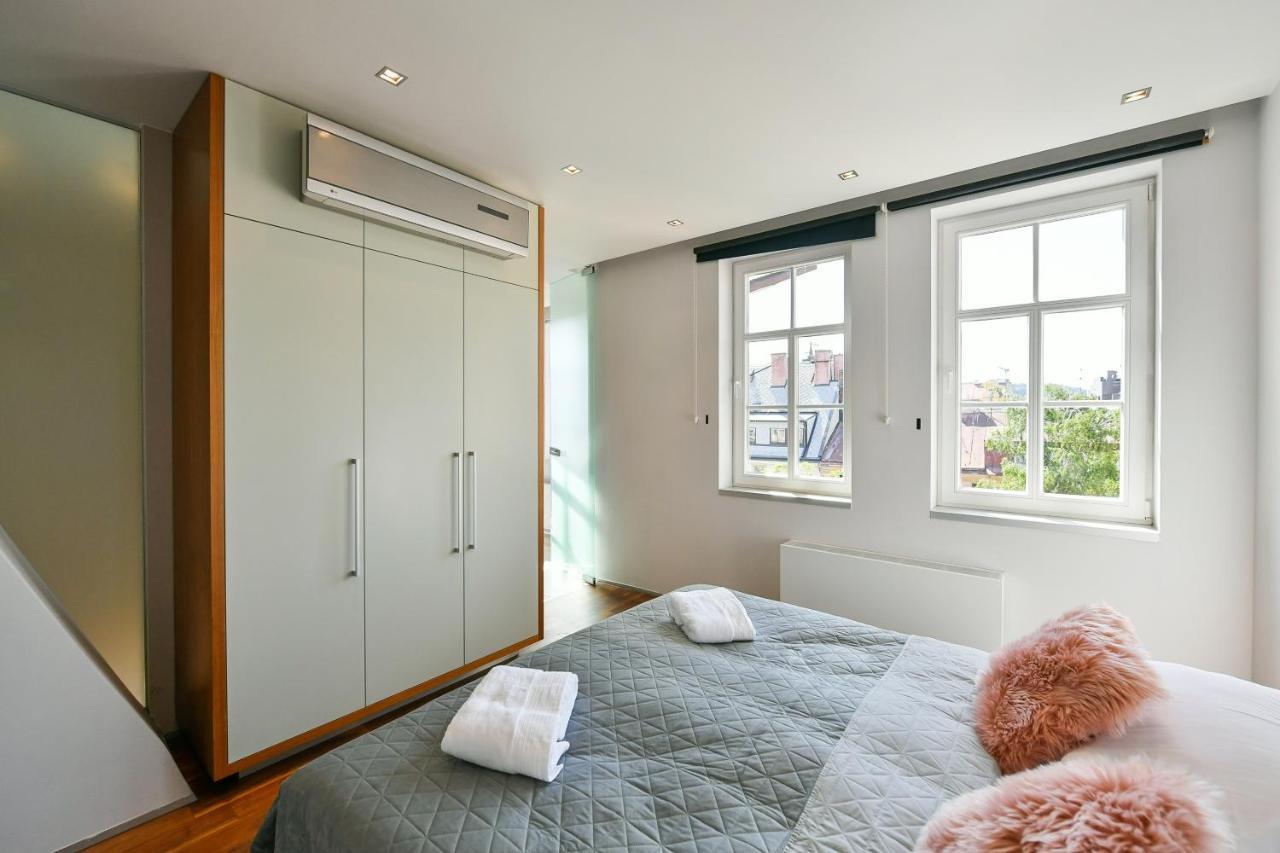 Luxury Penthouse With Sauna, Terrace, 250m2, 5bdrm, 3bthrm Praag