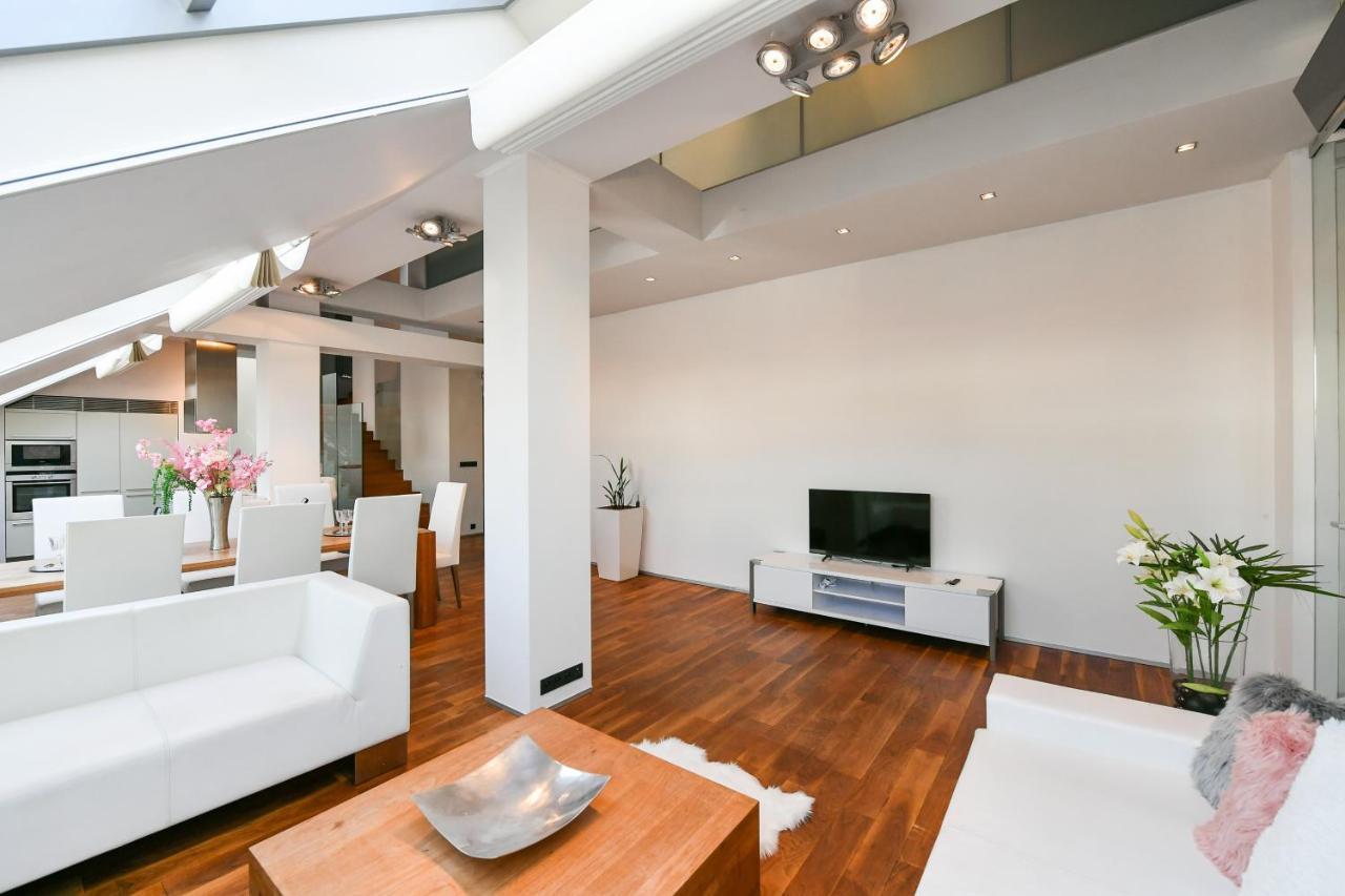 Luxury Penthouse With Sauna, Terrace, 250m2, 5bdrm, 3bthrm Appartement *